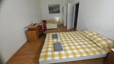 Łóżko lub łóżka w pokoju w obiekcie IVORY HOUSE ( CENTRUM )