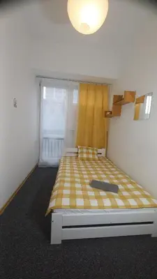 Łóżko lub łóżka w pokoju w obiekcie IVORY HOUSE ( CENTRUM )