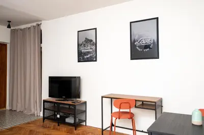 Telewizja i/lub zestaw kina domowego w obiekcie Elektrownia Powiśle Standard Studio by BookingHost