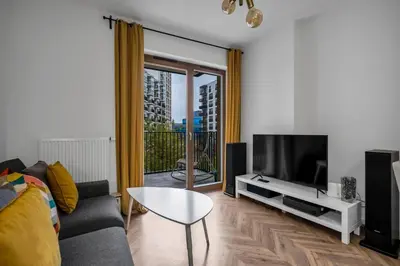 Telewizja i/lub zestaw kina domowego w obiekcie Business District Apartment - Parking, Balcony by Rentujemy