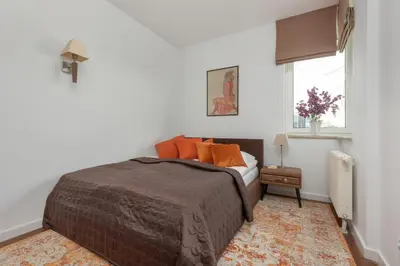 Łóżko lub łóżka w pokoju w obiekcie Cozy Apartment near Airport by Noclegi Renters