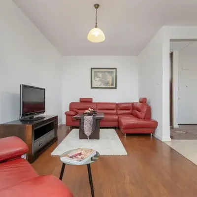 Cozy Apartment near Airport by Noclegi Renters