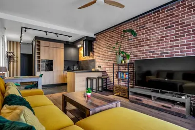 Telewizja i/lub zestaw kina domowego w obiekcie Stylish Airport Business Apartments - Parking, Balcony - by Rentujemy