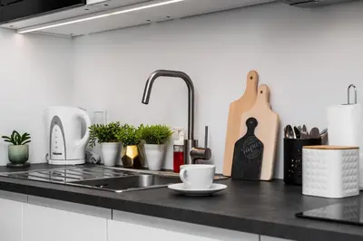 Kuchnia lub aneks kuchenny w obiekcie Warsaw Modern Stay Apartamenty Kasprzaka 29