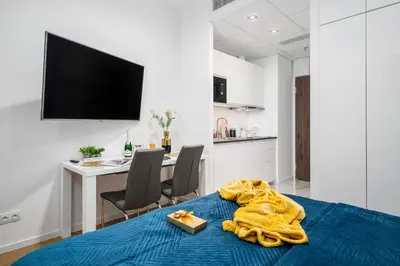 Telewizja i/lub zestaw kina domowego w obiekcie Warsaw Modern Stay Apartamenty Kasprzaka 29