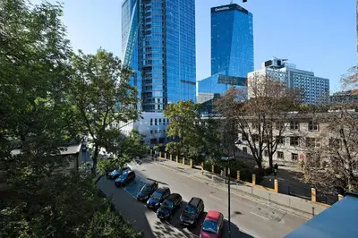 Widok na miasto Warszawa z tego apartamentu