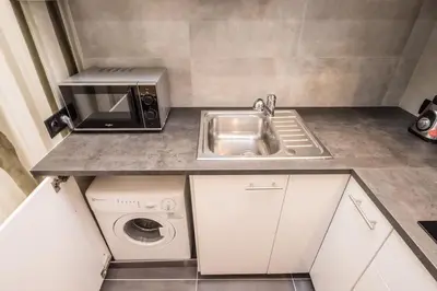 Kuchnia lub aneks kuchenny w obiekcie Boutique Apartment Emilii Plater 55 Two Rooms Apartment Balcony