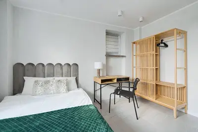 Łóżko lub łóżka w pokoju w obiekcie Emilii Plater 55 Center 3 bedrooms Living room balcony