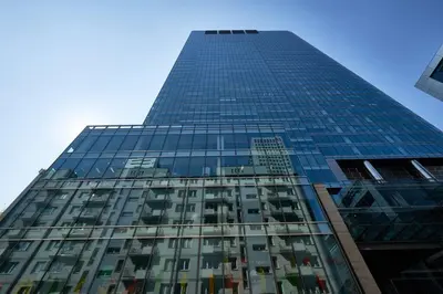 Budynek, w którym mieści się apartament