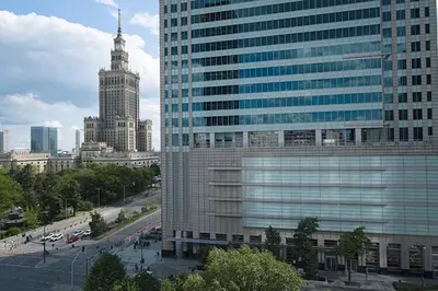 Widok na miasto Warszawa z tego apartamentu