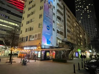 Budynek, w którym mieści się apartament