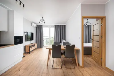 Telewizja i/lub zestaw kina domowego w obiekcie Wiktoryn Comfortable Two-Room Apartment by BookingHost