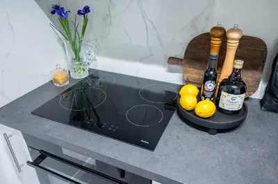 Kuchnia lub aneks kuchenny w obiekcie Bella Luna Luxury Suites - Oasis Gem in Warsaw