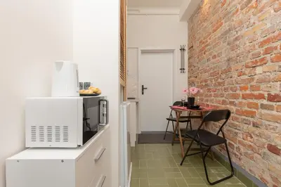 Kuchnia lub aneks kuchenny w obiekcie Budget-Friendly Studio Metro Wilanowska Warsaw Mokotów by Noclegi Renters