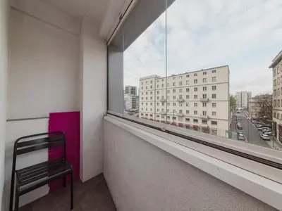 Balkon lub taras w obiekcie Studio metro Świetokrzyska