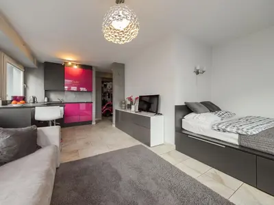 Kuchnia lub aneks kuchenny w obiekcie Studio metro Świetokrzyska