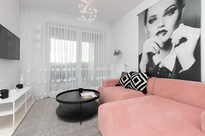Część wypoczynkowa w obiekcie Stylish Apartment Przedpole with Balcony & Parking by Noclegi Renters