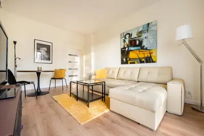 Część wypoczynkowa w obiekcie Ochota Sunny Apartment by BookingHost