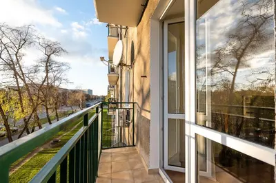Balkon lub taras w obiekcie Ochota Sunny Apartment by BookingHost