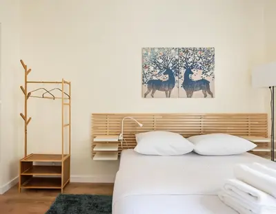 Łóżko lub łóżka w pokoju w obiekcie Ochota Sunny Apartment by BookingHost