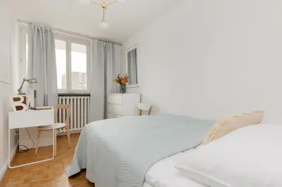 Łóżko lub łóżka w pokoju w obiekcie Warsaw City Center Skylines Apartment by Noclegi Renters