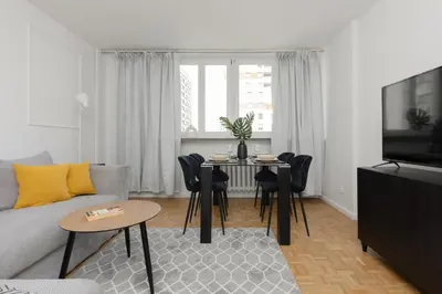 Telewizja i/lub zestaw kina domowego w obiekcie Warsaw City Center Skylines Apartment by Noclegi Renters
