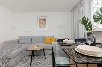 Część wypoczynkowa w obiekcie Warsaw City Center Skylines Apartment by Noclegi Renters