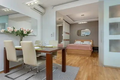 Łóżko lub łóżka w pokoju w obiekcie Cosy Apartment with Parking in the city centre Warszawa by Noclegi Renters