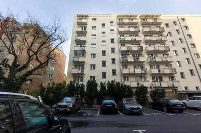Budynek, w którym mieści się apartament