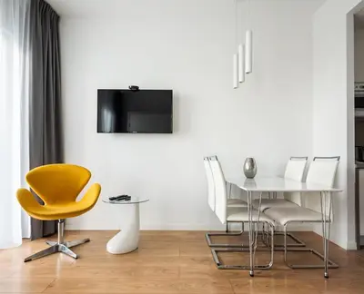 Telewizja i/lub zestaw kina domowego w obiekcie Varsovia Comfort 629 by BookingHost