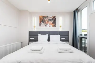 Łóżko lub łóżka w pokoju w obiekcie Apartament Grzybowska Premium by Your Freedom