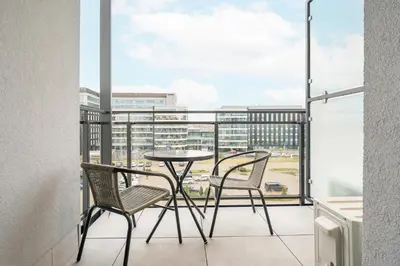 Balkon lub taras w obiekcie Modern Space Glamour Studio by BookingHost