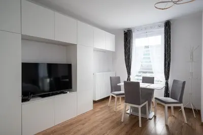 Telewizja i/lub zestaw kina domowego w obiekcie Modern Space Glamour Studio by BookingHost