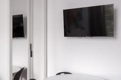 Telewizja i/lub zestaw kina domowego w obiekcie Służew 405A Apartment by BookingHost