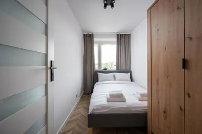 Łóżko lub łóżka w pokoju w obiekcie Służew 405B Apartment by BookingHost