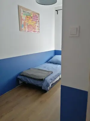 Łóżko lub łóżka w pokoju w obiekcie Gościniec filmowy - prywatny dom rodzinny