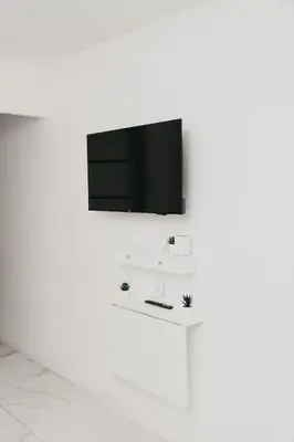 Telewizja i/lub zestaw kina domowego w obiekcie Saska Kępa Luxe Apartment