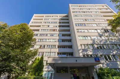 Budynek, w którym mieści się apartament