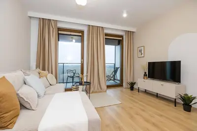 Telewizja i/lub zestaw kina domowego w obiekcie SuperApart Kłobucka apt345 - Parking, Blisko Lotniska