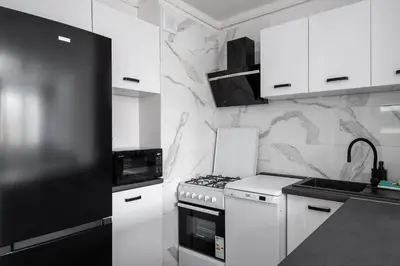 Kuchnia lub aneks kuchenny w obiekcie Wierzbno Modern Apartment by BookingHost