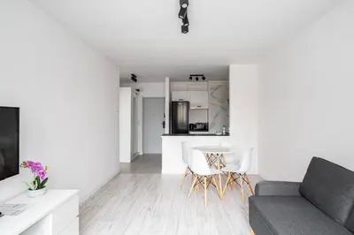 Kuchnia lub aneks kuchenny w obiekcie Wierzbno Modern Apartment by BookingHost