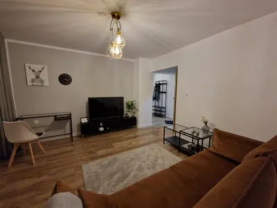 Telewizja i/lub zestaw kina domowego w obiekcie Vizzit Us Twarda Apartament