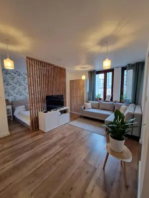 Telewizja i/lub zestaw kina domowego w obiekcie Vizzit Us Twarda Apartament