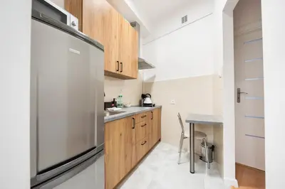 Kuchnia lub aneks kuchenny w obiekcie Old Town 5-Bedroom Apartment by BookingHost