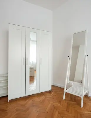 Plan piętra w obiekcie Old Town 5-Bedroom Apartment by BookingHost