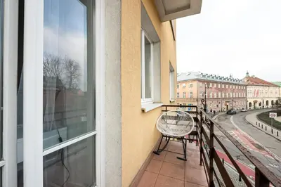 Balkon lub taras w obiekcie Old Town 5-Bedroom Apartment by BookingHost