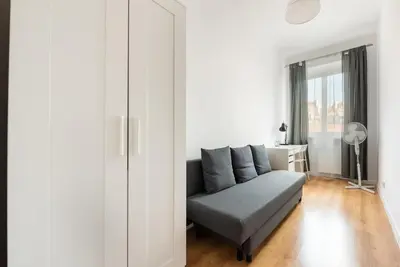 Część wypoczynkowa w obiekcie Old Town 5-Bedroom Apartment by BookingHost