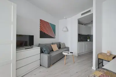 Telewizja i/lub zestaw kina domowego w obiekcie Urbannestgroup - Old town studio S17