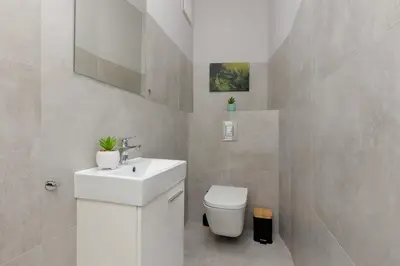 Łazienka w obiekcie Spacious Apartment in Warsaw with Balcony and Parking by Noclegi Renters