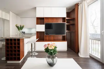 Telewizja i/lub zestaw kina domowego w obiekcie Heart of Warsaw 2BR Haven